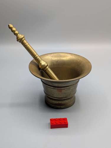 Solid brass pestle and mortar featuring, mid 19th century, Victorian