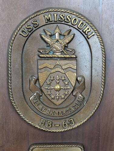 USS Missouri BB-63 and Naval Station Long Beach diplomatic plaques to HMY Britannia 1988