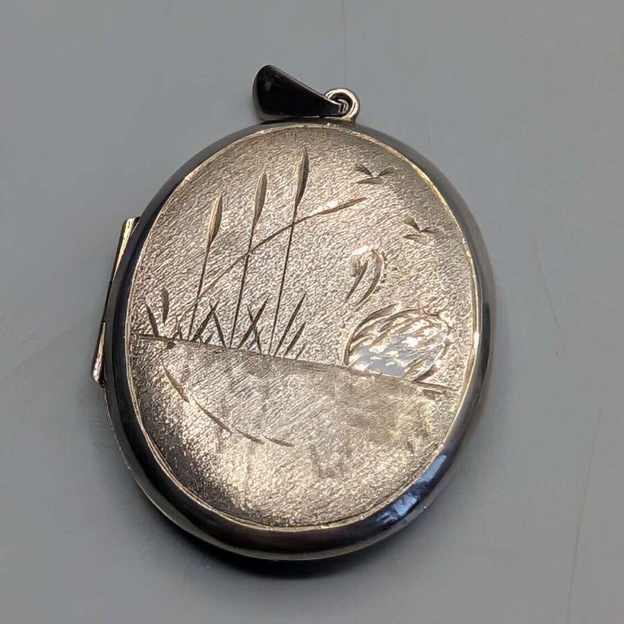 Vintage sterling silver swan oval locket, hallmark for Birmingham 1971